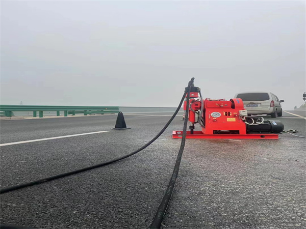 黑水马路路基路面开裂下沉注浆加固灌浆